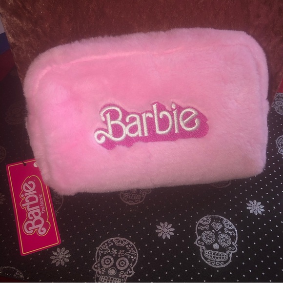 Barbie the movie fuzzy pink makeup bag limited edition - Picture 5 of 10